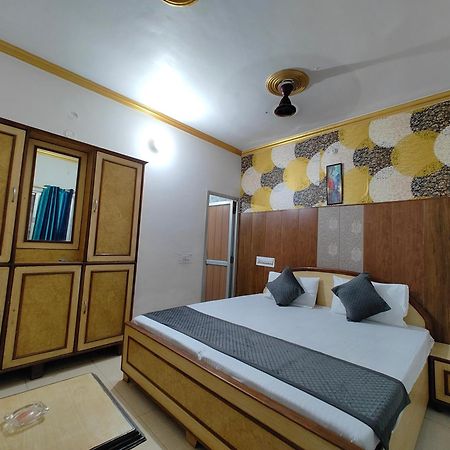 Hotel Swarajya Palace Agra Kültér fotó