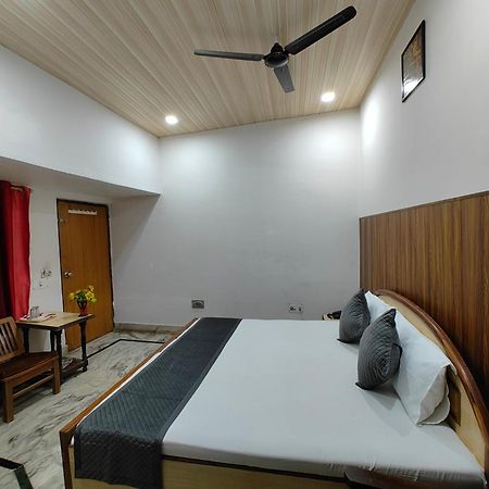 Hotel Swarajya Palace Agra Kültér fotó