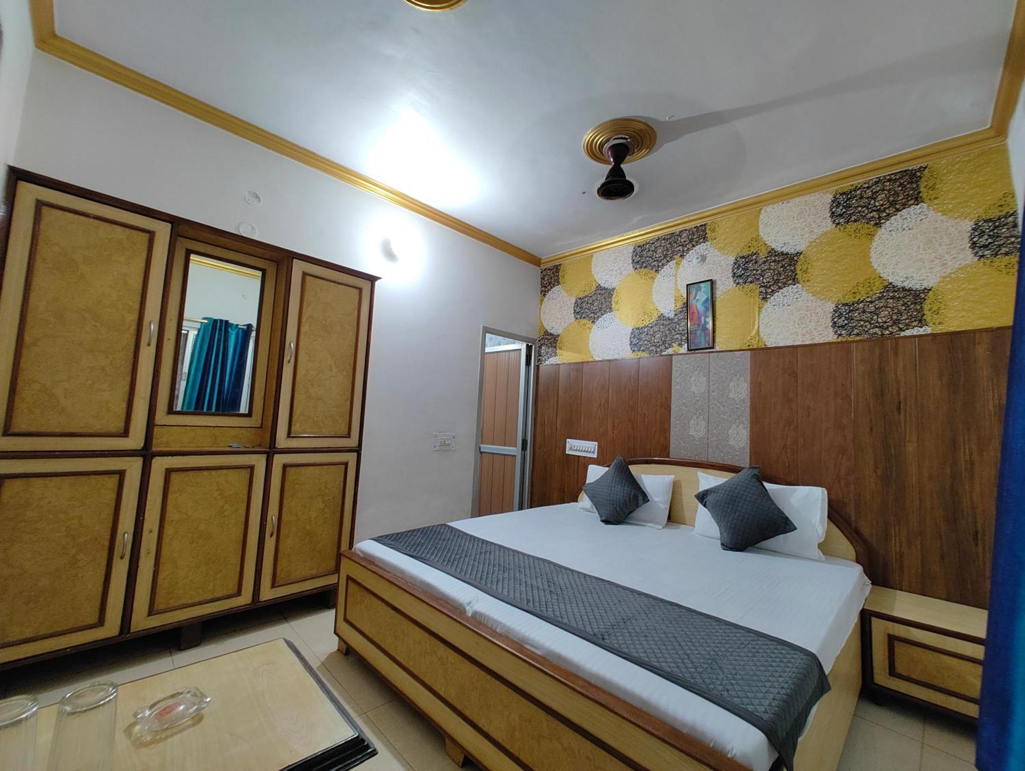 Hotel Swarajya Palace Agra Kültér fotó