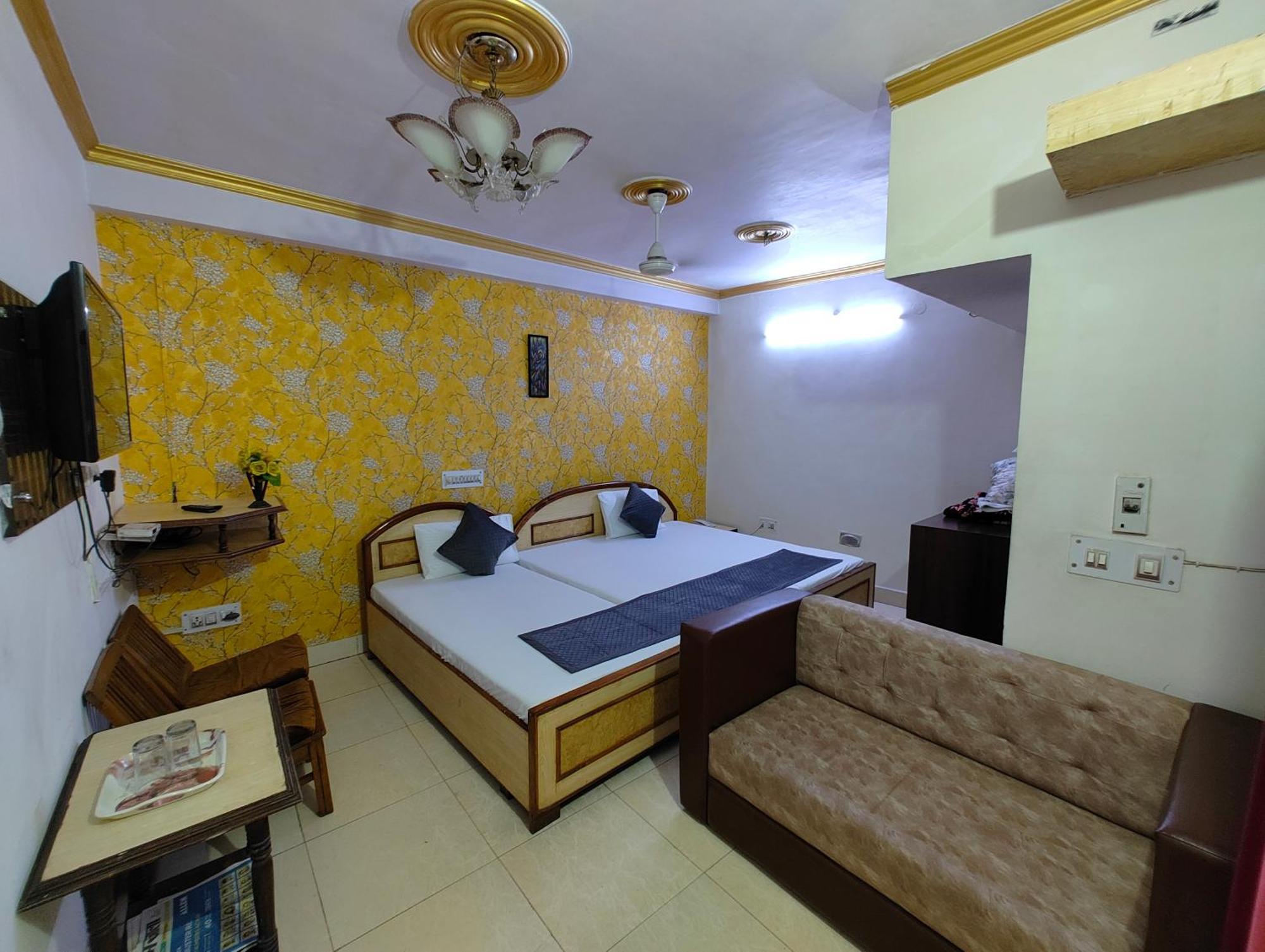Hotel Swarajya Palace Agra Kültér fotó