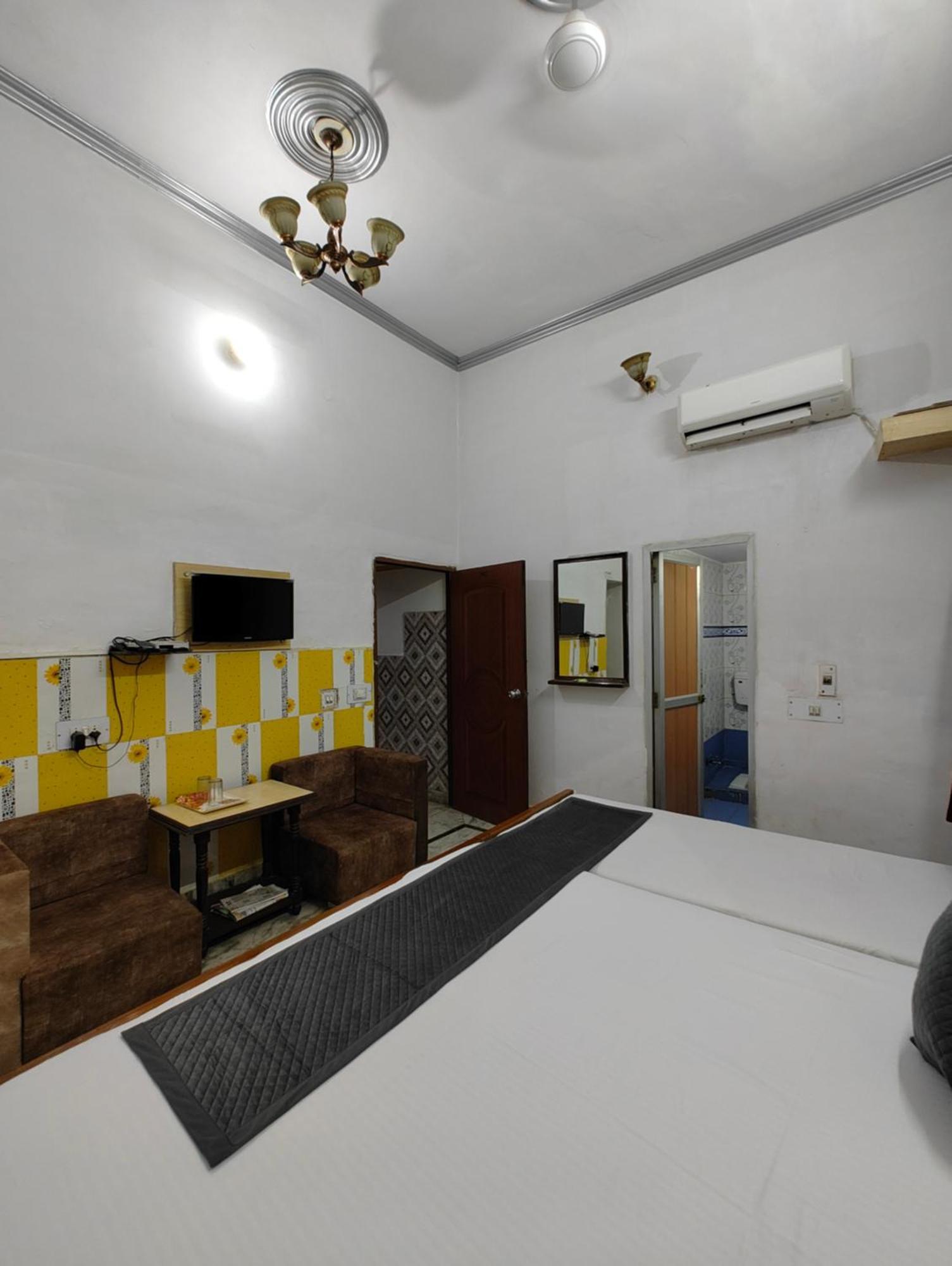 Hotel Swarajya Palace Agra Kültér fotó