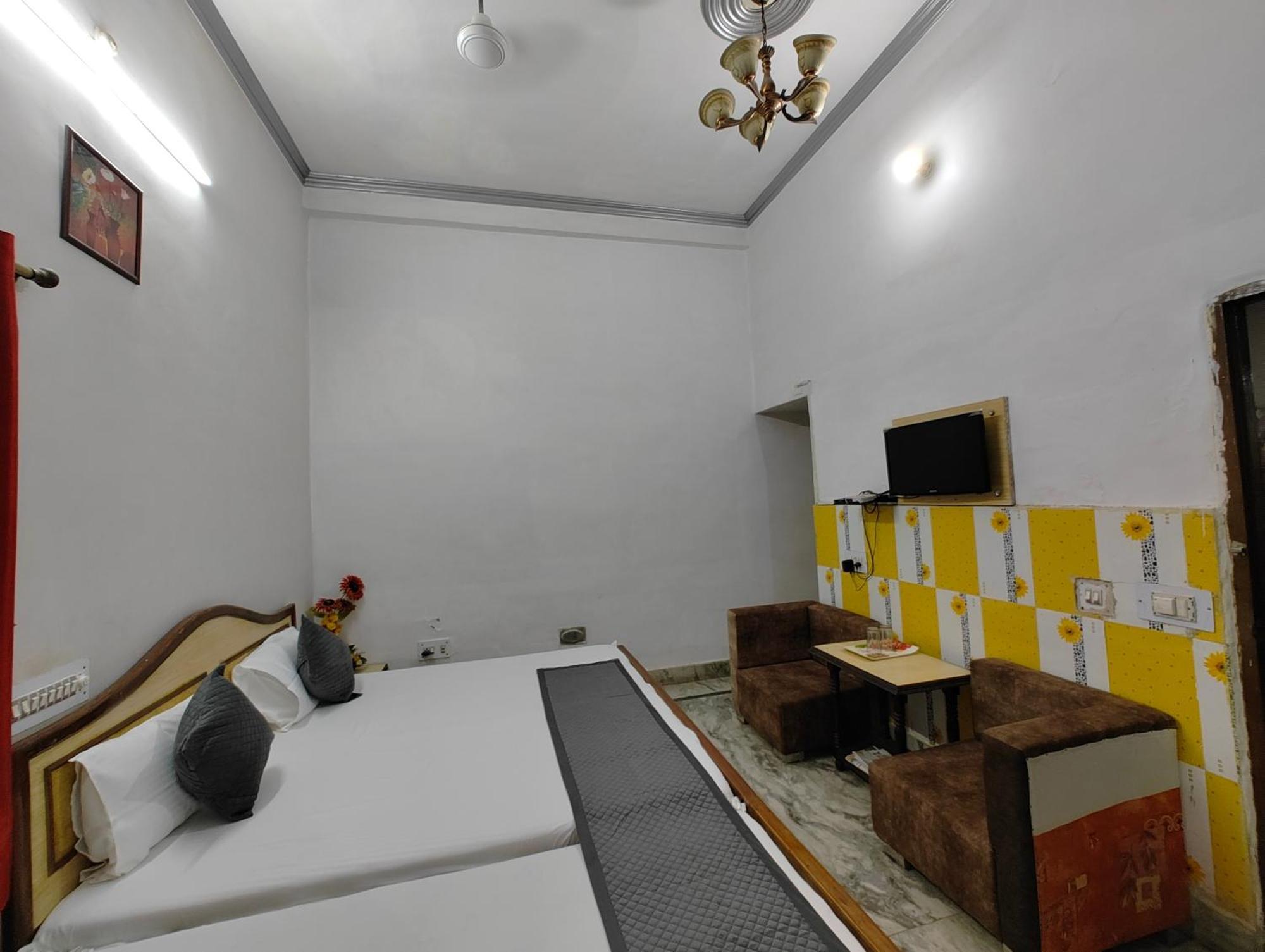 Hotel Swarajya Palace Agra Kültér fotó