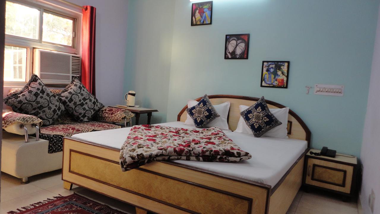 Hotel Swarajya Palace Agra Kültér fotó